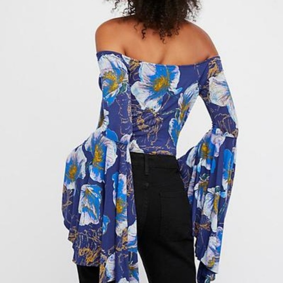 🍒NWOT🍒  FREE PEOPLE BELL SLEEVES TOP - Picture 3 of 3